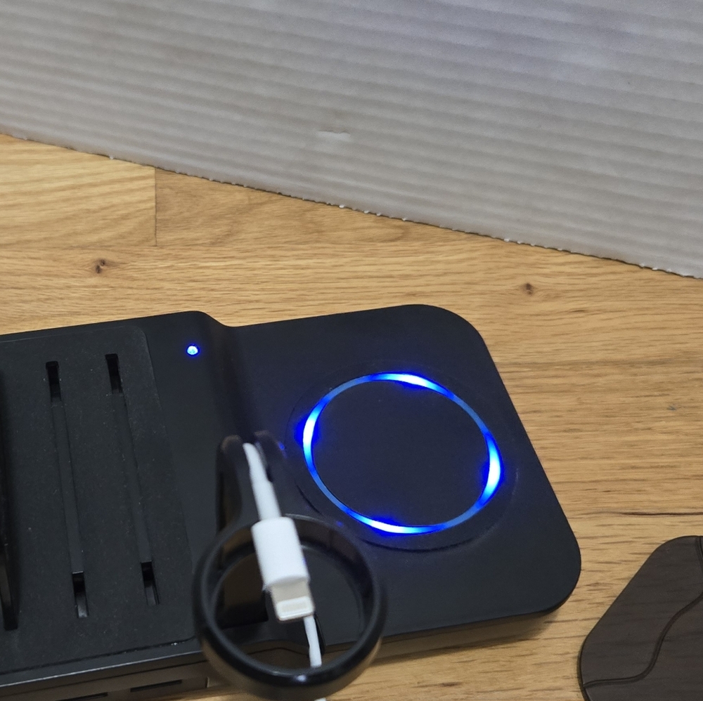 Multiple Devices Charging Station - Picture 6 of 9